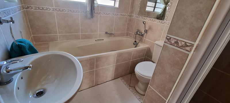 4 Bedroom Property for Sale in Fraaiuitsig Western Cape